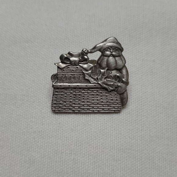 Longaberger Christmas Pin - Picture 1 of 3